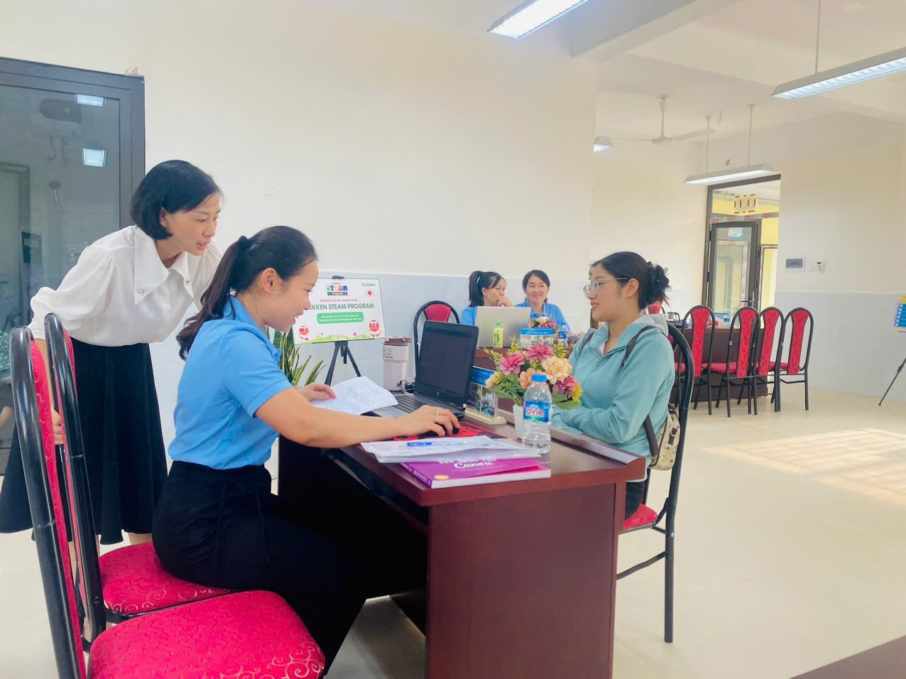 NGÀY THỨ HAI TUYÊN SINH TRỰC TUYẾN TẠI TRƯỜNG MN HOÀNG CÔNG