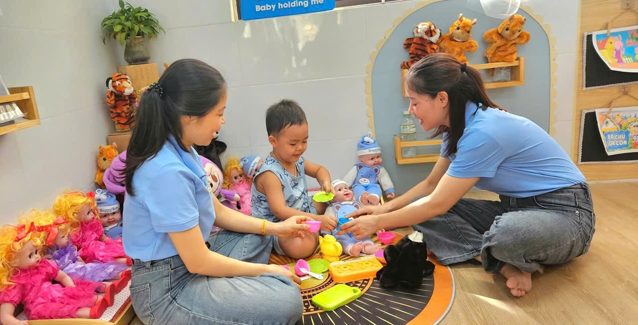 NGÀY THỨ 2 TUYỂN SINH TRỰC TIẾP TẠI TRƯỜNG MN HOÀNG CÔNG 