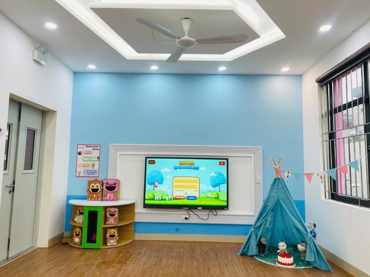 KHÔNG GIAN SỐNG ĐỘNG TẠI  PHÒNG HỌC TIẾNG ANH CHẤT LƯỢNG CAO