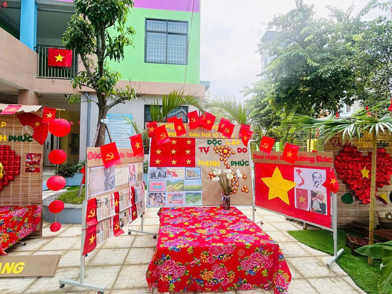  KHÔNG KHÍ PHẤN KHỞI CHUẨN BỊ GIAN HÀNG WORKSHOP ẨM THỰC VIỆT 