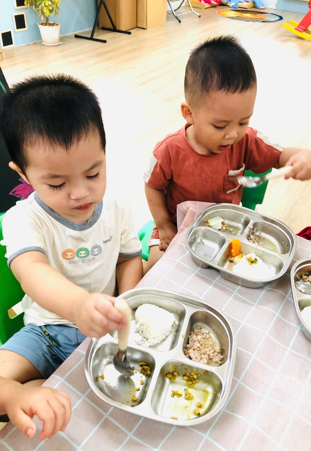 BỮA CƠM BENTO NGON MIỆNG CỦA CÁC BÉ LỚP LITTLE SUN 1 