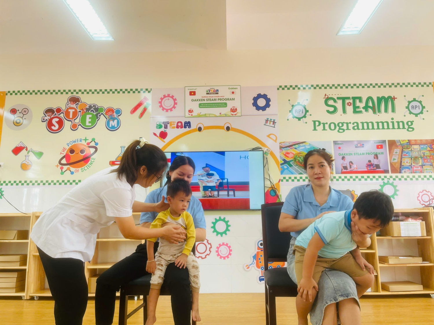   TẬP HUẤN SƠ CẤP CỨU TAI NẠN THƯƠNG TÍCH BAN ĐẦU CHO TRẺ TẠI TRƯỜNG MN HOÀNG CÔNG