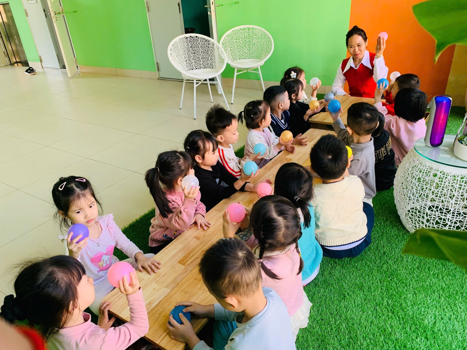 LITTEL STAR 1 HOẠT ĐỘNG VỚI BÓNG